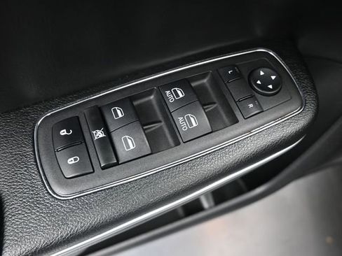 Used 2023 Chrysler 300 S image 13