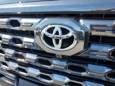 Used 2025 Toyota Tundra Platinum AWD/4WD image 10