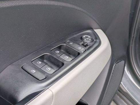 Used 2025 Hyundai Venue SEL FWD image 13
