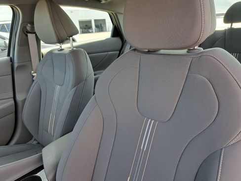 Used 2025 Hyundai Elantra SEL image 20