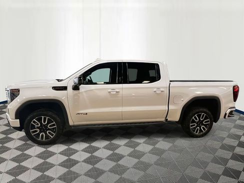 Used 2023 GMC Sierra 1500 AT4 w/ AT4 Preferred Package AWD/4WD image 2