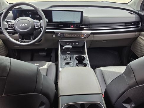 Used 2025 Kia Carnival FWD image 15