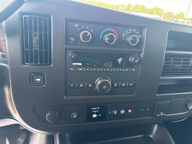 Used 2025 Chevrolet Express 3500 LT w/ LT Preferred Equipment Group RWD image 17