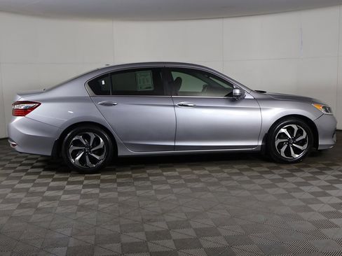 Used 2017 Honda Accord EX-L image 11