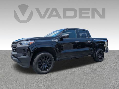 Used 2025 Chevrolet Colorado W/T w/ WT Custom Package RWD image 2
