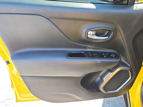 Used 2023 Jeep Renegade Latitude w/ Premium Group image 13