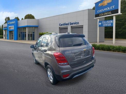 Used 2022 Chevrolet Trax LT w/ LT Convenience Package image 5
