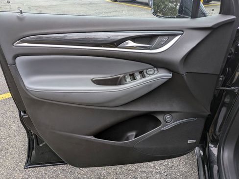 Used 2020 Buick Enclave Essence w/ Sport Touring Edition image 9