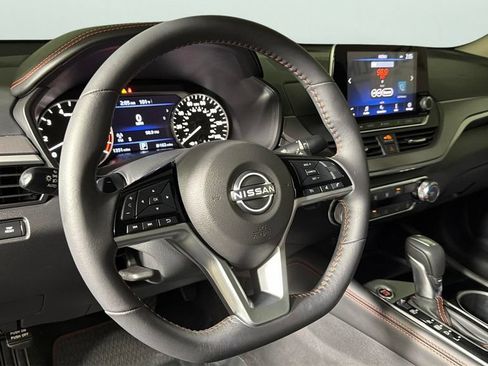 Used 2024 Nissan Altima 2.5 SR FWD image 21