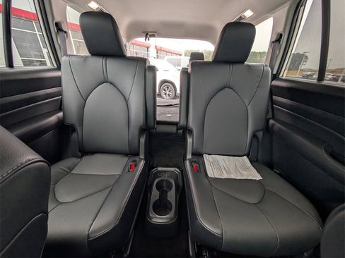 Used 2024 Toyota Grand Highlander XLE image 24