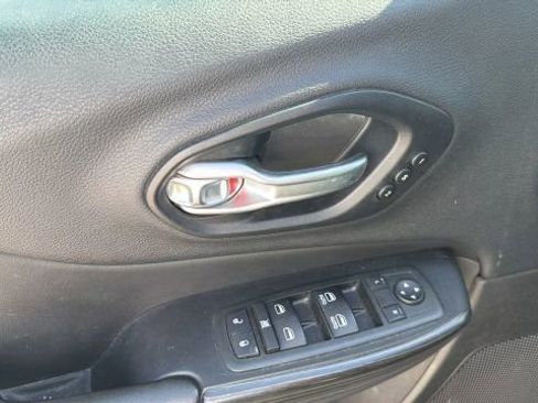 Used 2014 Jeep Cherokee Limited w/ Luxury Group image 12