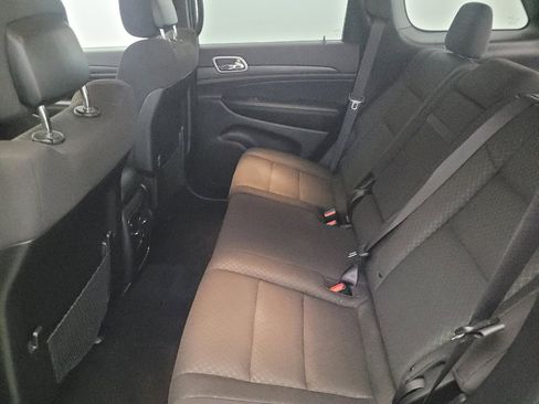 Used 2021 Jeep Grand Cherokee Laredo image 18