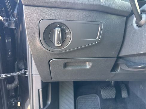 Used 2019 Volkswagen Tiguan SE w/ Panoramic Sunroof Package AWD/4WD image 18
