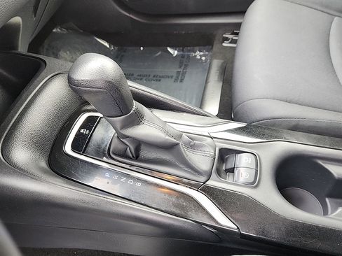 Used 2020 Toyota Corolla LE image 16