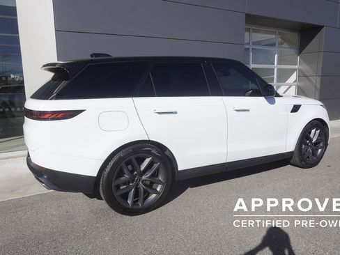 Used 2024 Land Rover Range Rover Sport SE image 4