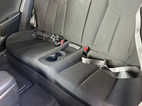 Used 2015 Hyundai Veloster FWD image 5