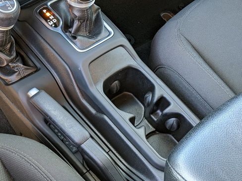 Used 2022 Jeep Wrangler Unlimited Sport image 21