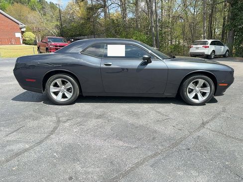 Used 2016 Dodge Challenger SXT RWD image 4