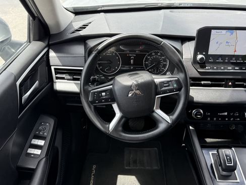 Used 2024 Mitsubishi Outlander SE FWD image 15