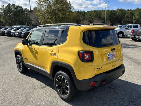 Used 2023 Jeep Renegade Trailhawk image 5