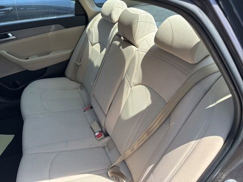 Used 2017 Hyundai Sonata SE FWD image 5