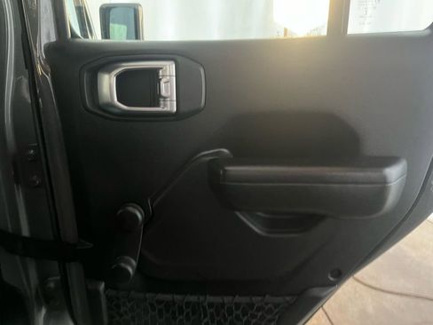 Used 2018 Jeep Wrangler Unlimited Sport image 26