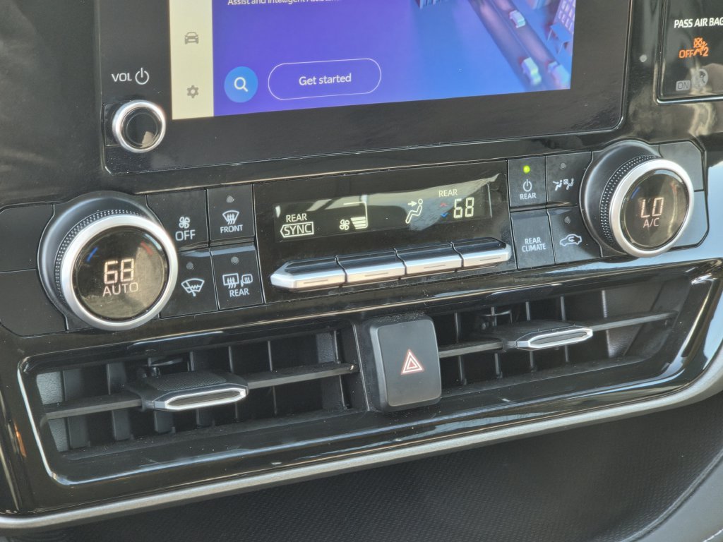 Used 2025 Toyota Highlander LE FWD image 20