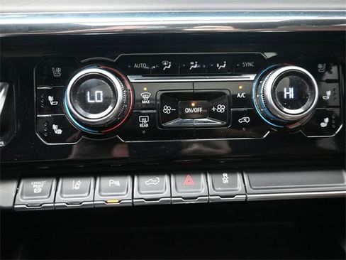 Used 2024 GMC Sierra 3500 Denali Ultimate image 32