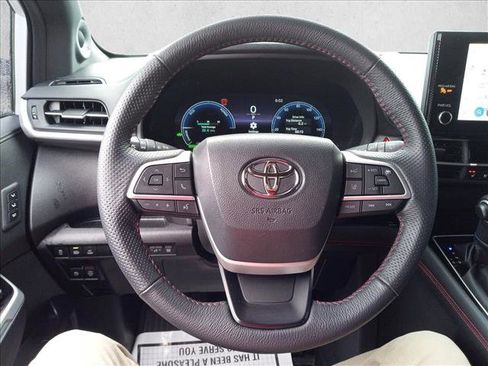 Used 2025 Toyota Sienna XSE w/ XSE Premium Package FWD image 20