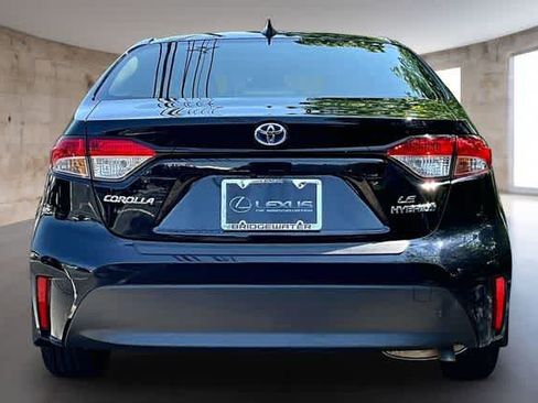 Used 2023 Toyota Corolla LE AWD/4WD image 6