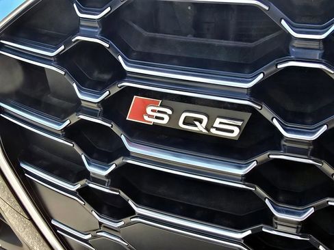 Used 2022 Audi SQ5 Prestige w/ Prestige Package AWD/4WD image 3