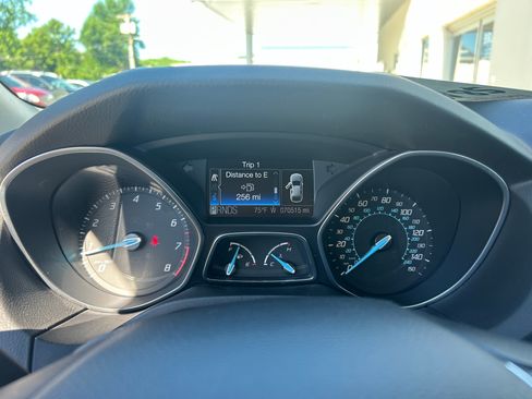 Used 2012 Ford Focus Titanium FWD image 20