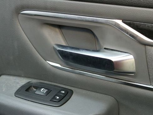 Used 2019 RAM 1500 Big Horn AWD/4WD image 9