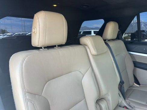 Used 2017 Ford Explorer XLT w/ Equipment Group 202A FWD image 16
