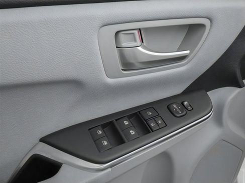 Used 2017 Toyota Camry SE w/ Moonroof Package image 20