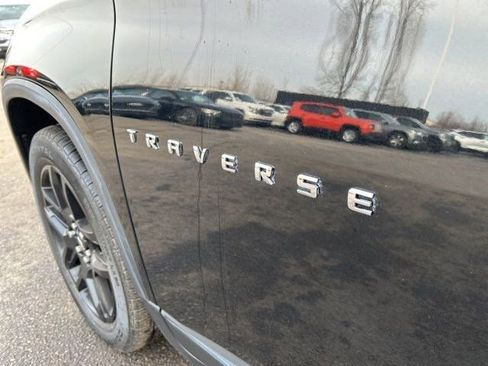 Used 2020 Chevrolet Traverse LT image 50