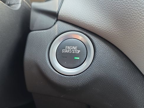 Used 2023 Chevrolet Equinox LT FWD image 25