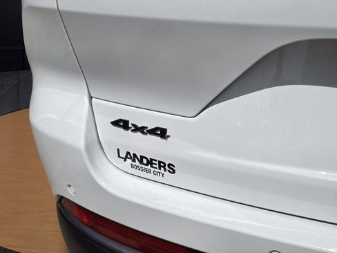 New 2026 Jeep Grand Cherokee Altitude AWD/4WD image 5