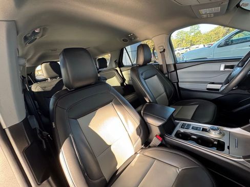 Used 2023 Ford Explorer XLT w/ Equipment Group 202A image 17