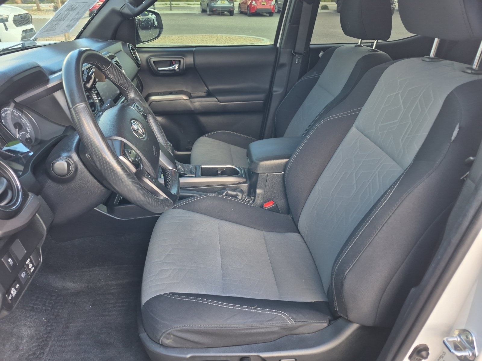 Used 2021 Toyota Tacoma TRD Off-Road w/ Technology Package AWD/4WD image 17