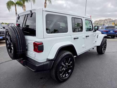 Used 2025 Jeep Wrangler Unlimited Sahara w/ Safety Group AWD/4WD image 9