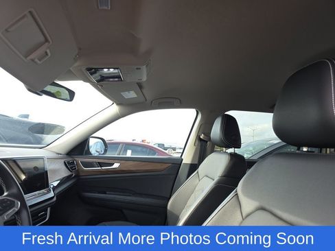 Used 2025 Volkswagen Atlas SE image 7