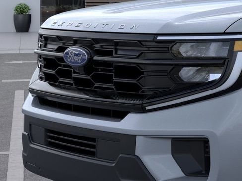 New 2025 Ford Expedition Active image 17