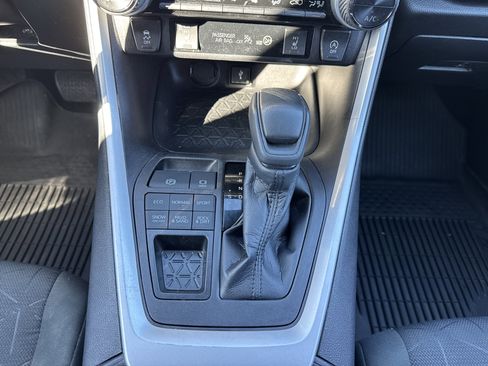 Used 2022 Toyota RAV4 XLE w/ Convenience Package image 22