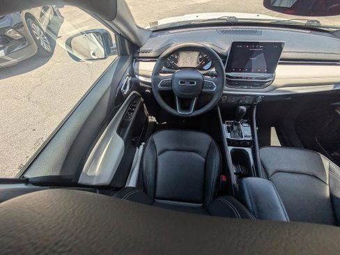Used 2025 Jeep Compass Trailhawk AWD/4WD image 16