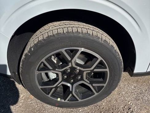 New 2025 Ford Maverick Lariat w/ 4K Tow Package image 13