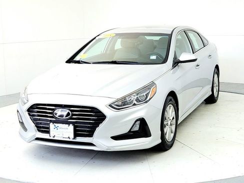 Used 2018 Hyundai Sonata SE w/ Cargo Package FWD image 2