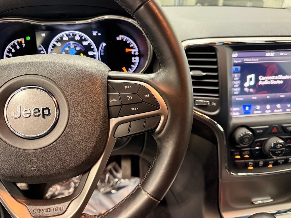 Used 2018 Jeep Grand Cherokee Altitude AWD/4WD image 14