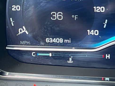 Used 2023 Chevrolet Tahoe Z71 w/ Luxury Package image 28