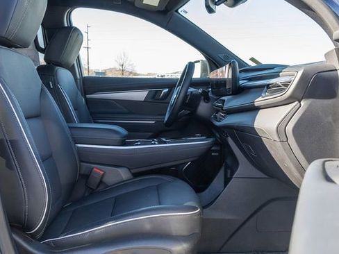 Used 2025 Buick Enclave Preferred image 7